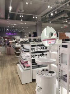 5 Reasons Cosmetics is the Perfect Product to Resell Online in 2025